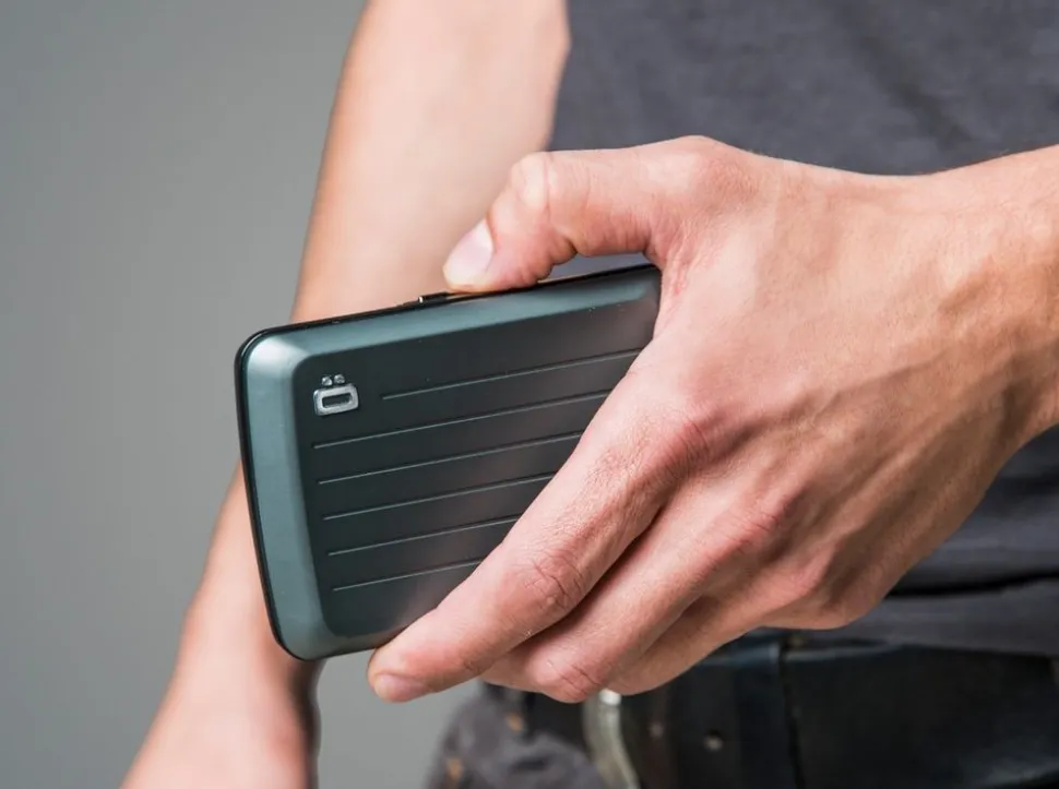 Portafoglio in alluminio Ogon Design Smart Case V2 Platinium