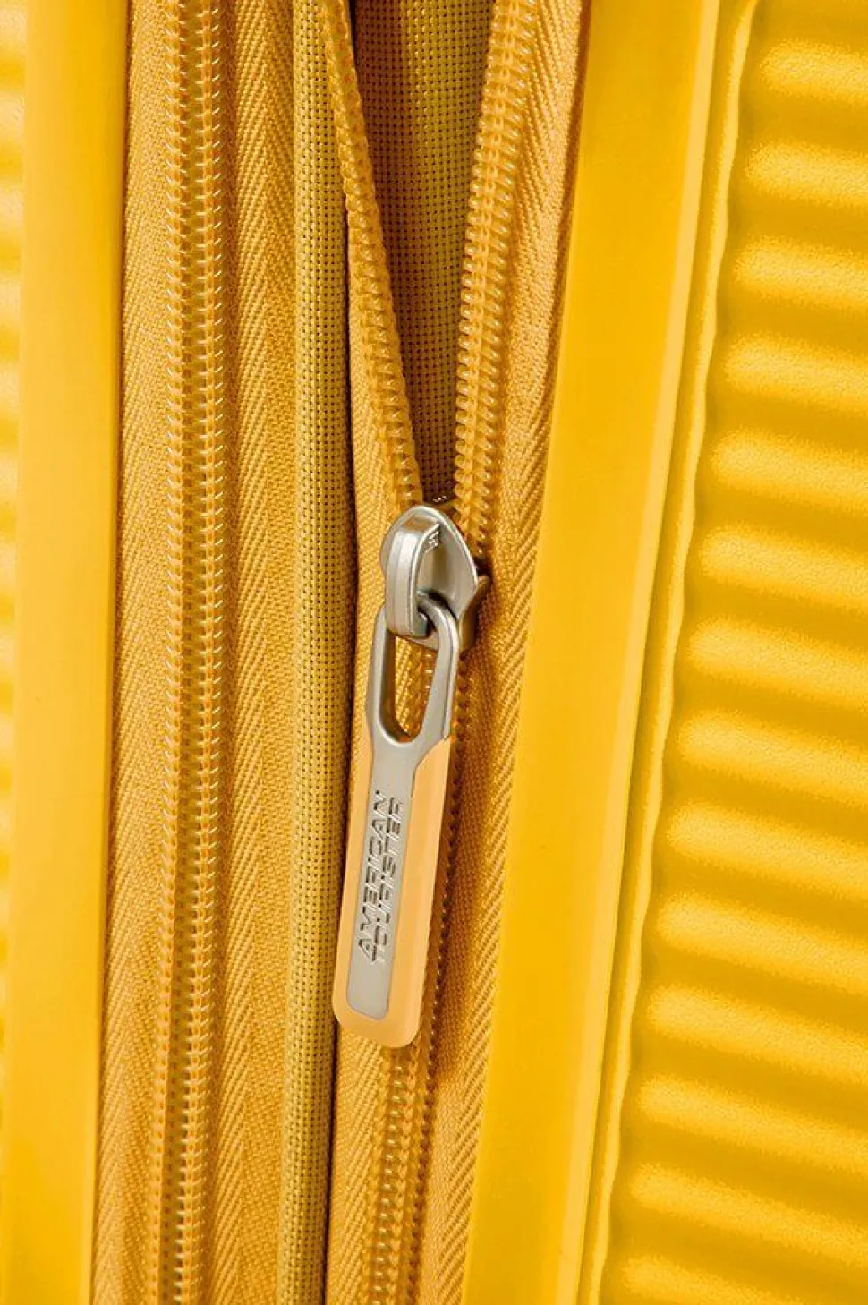 Trolley espandibile American Tourister Soundbox 67cm Golden Yellow